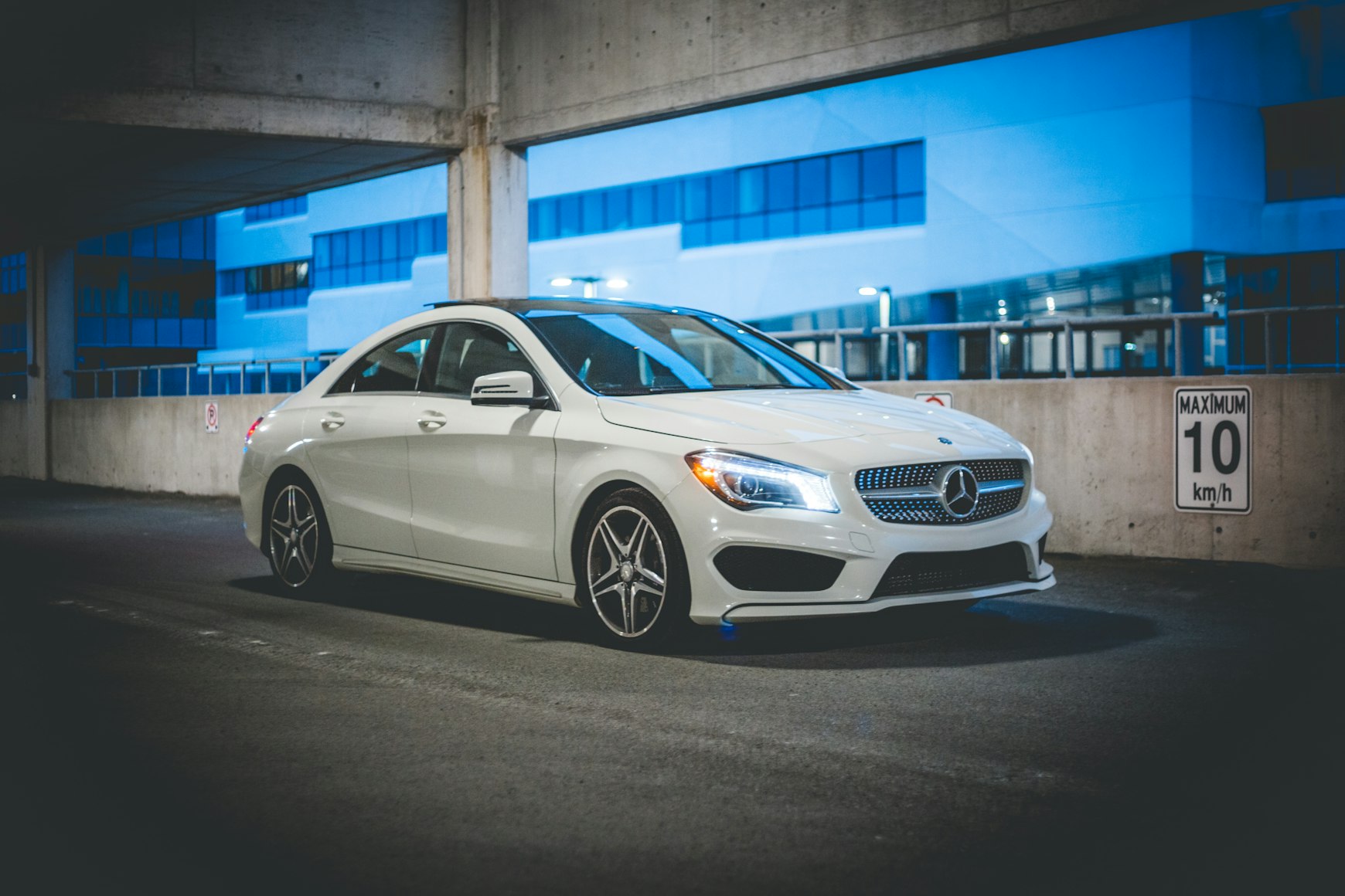 photo 1597724982194 713b93b99593